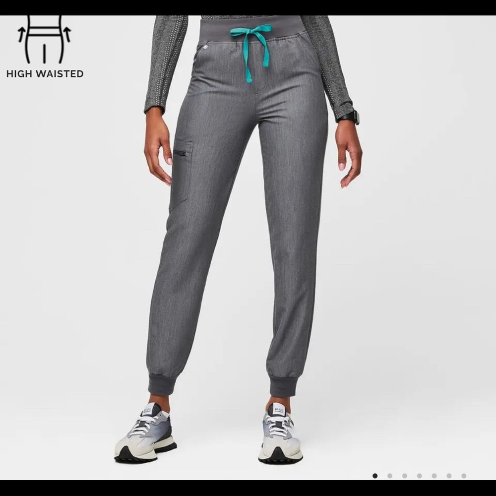 Figs -High waisted Zamora jogger scrub pants
